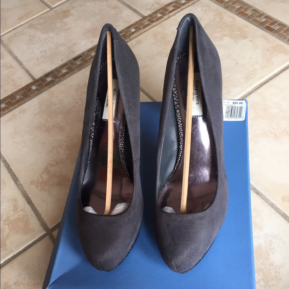 Simply Vera Vera Wang Heels Faux Suede Grey Size 8.5